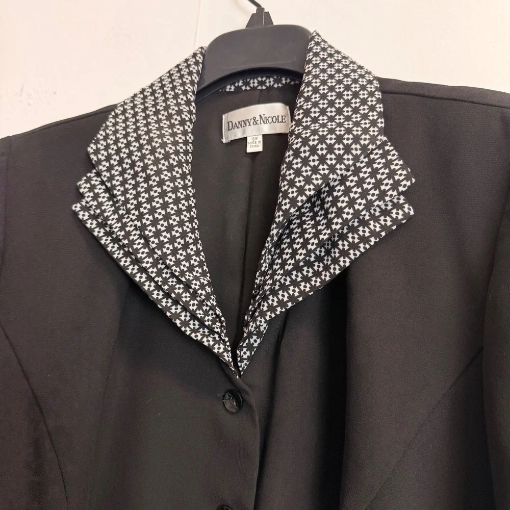 Danny & Nicole Womens 16W Skirt Suit Set Black White Patterned Ruffle Hem Jacket